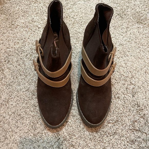 Kelsi Dagger brown booties - Picture 3 of 4